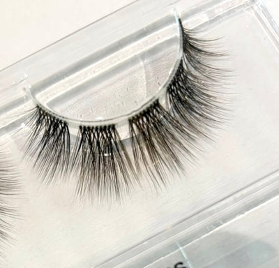 Braune wimpern Dolleye