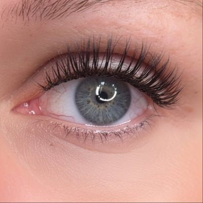 Hawaiian Surfergirl DIY Wimpern am Auge — natürlicher Dolleye Look mit CC-Curl