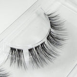 Flatterfee DIY Wimpern Nahaufnahme — Fasern und Band im Detail