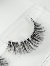 Sweet Flutter DIY Wimpern Nahaufnahme — Fasern und Band im Detail