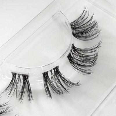 Wonderwoman DIY Wimpern Nahaufnahme — Fasern und Band im Detail