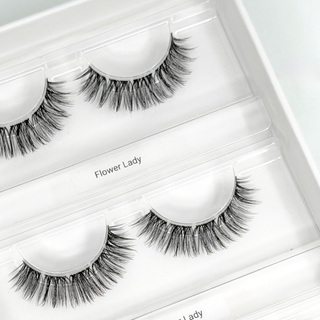 Flower Lady Dolleye (14 mm CC-Curl) – Nahaufnahme der Wimpern in der geöffneten Box