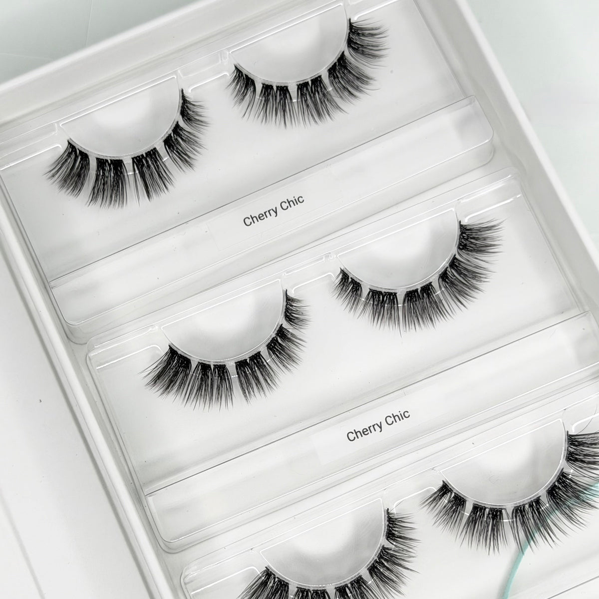 Cherry Chick DIY-Wimpern von Glashes – Wimpern in der offenen Box, Nahaufnahme