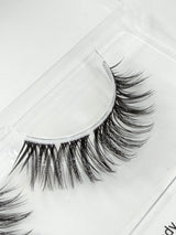 Flower Lady Dolleye DIY-Wimpern von Glashes – Nahaufnahme der Wimpernfasern und des Bandes