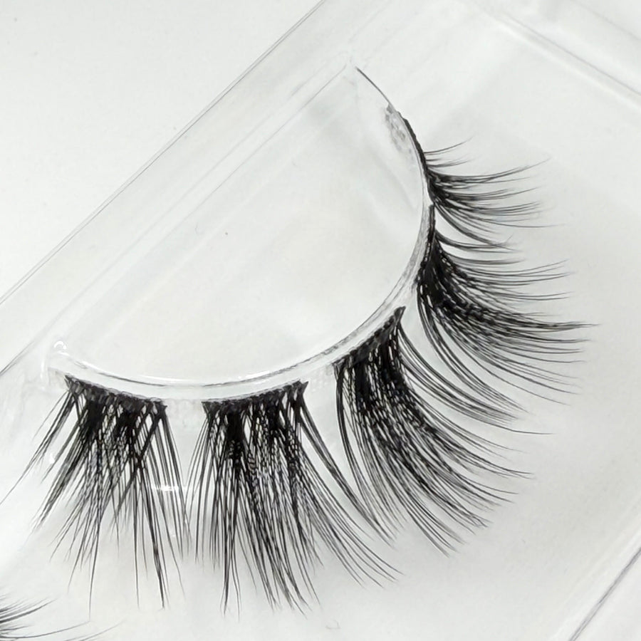Holy Lash DIY Wimpern Nahaufnahme — Fasern und Band im Detail