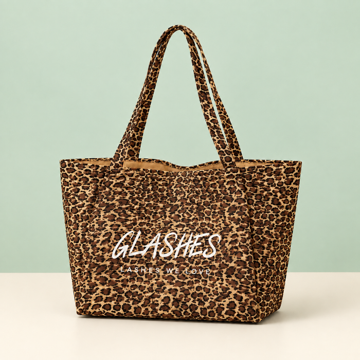 Glashes Tasche im Leopardenmuster mit zwei Tragegriffen und Markenaufdruck