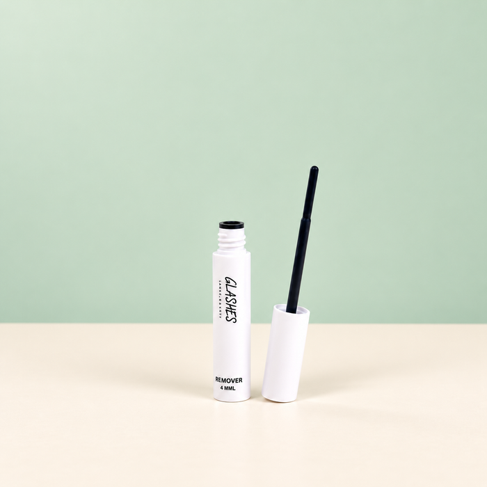 Glashes Remover in weißer Tube mit geöffnetem Applikator
