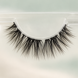 Soft Fabulous – Makroaufnahme der feinen Wimpernfasern und des flexiblen Bandes