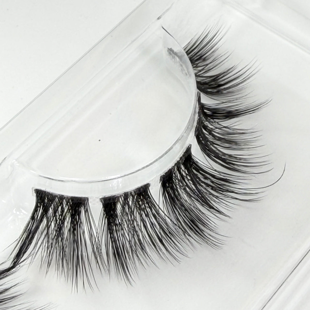 Starflash DIY-Wimpern von Glashes – Nahaufnahme der Wimpernfasern und des Bandes