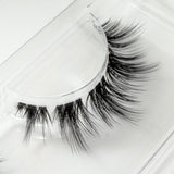 Tokyo Nr.1 DIY-Wimpern von Glashes – Nahaufnahme der Wimpernfasern und des Bandes
