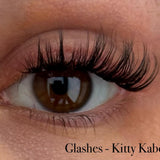 Kitty Kaboom DIY Wimpern am Auge — Cateye Look